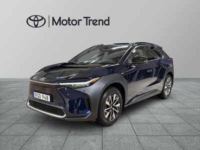 Blå Begagnad 2024 Toyota bZ4X Executive SUV | 475 900 kr (Marknadspris)