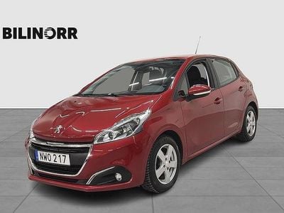 Röd Begagnad 2015 Peugeot 208 Halvkombi | 79 400 kr (Lite dyr)