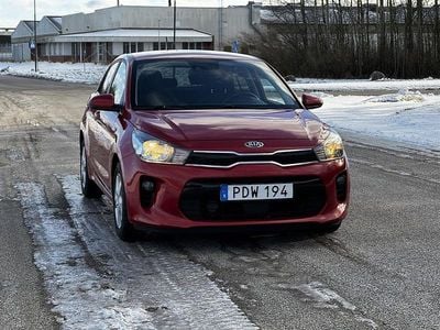Röd Begagnad 2016 Kia Rio Halvkombi | 69 900 kr (Marknadspris)