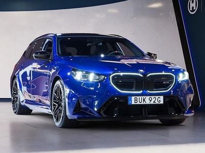 Ny BMW M5 Comfort Edition 585 HK (430 kW) 2025 Blå Kombi