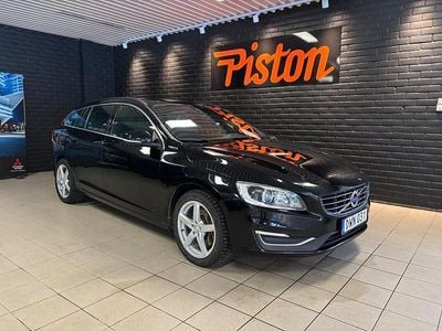 Begagnad Volvo V60 Momentum 231 HK (169 kW) 2016 Svart Kombi