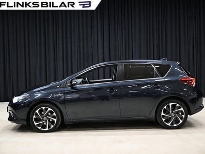 Blå Begagnad 2015 Toyota Auris Hybrid Halvkombi | 138 750 kr (Marknadspris)
