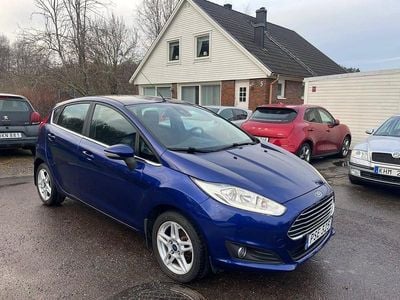 Blå Begagnad 2014 Ford Fiesta Titanium Halvkombi | 65 000 kr (Marknadspris)