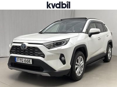 Vit Begagnad 2021 Toyota RAV4 Hybrid SUV | 324 900 kr (Marknadspris)