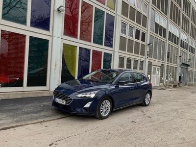 Begagnad Ford Focus Titanium 126 HK (92 kW) 2019 Blå Halvkombi