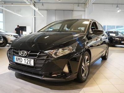 Begagnad Hyundai i20 Essential 84 HK (61 kW) 2023 Svart Halvkombi