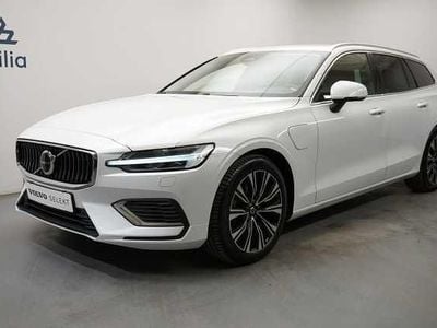 Begagnad Volvo V60 Core 253 HK (186 kW) 2022 Vit Kombi