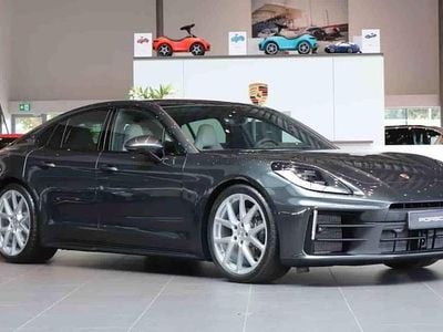 Grå Ny 2025 Porsche Panamera 4 Sedan | 1 378 500 kr
