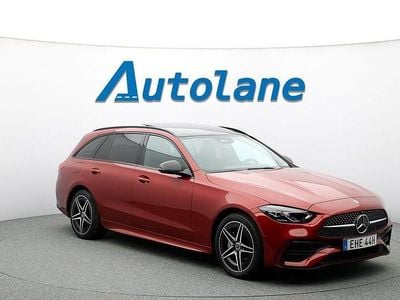 Hyacintröd metallic Begagnad 2022 Mercedes C300 AMG Kombi | 439 900 kr (Marknadspris)