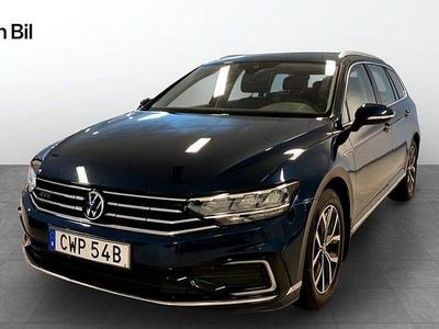 Blå Begagnad 2020 VW Passat GTE Kombi | 239 900 kr (Marknadspris)