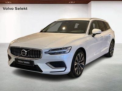 Begagnad Volvo V60 Core 355 HK (261 kW) 2023 Vit Kombi