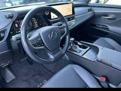 Begagnad 2023 Lexus ES300H Sedan | 319 900 kr