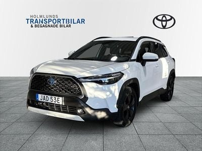 Vit Begagnad 2022 Toyota Corolla Cross Style SUV | 359 900 kr (Marknadspris)