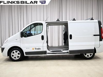 Vit Begagnad 2014 Renault Trafic Minibuss | 98 750 kr (Marknadspris)