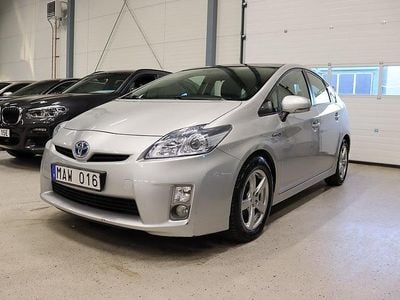 Begagnad Toyota Prius 136 HK (100 kW) 2011 Silver Halvkombi