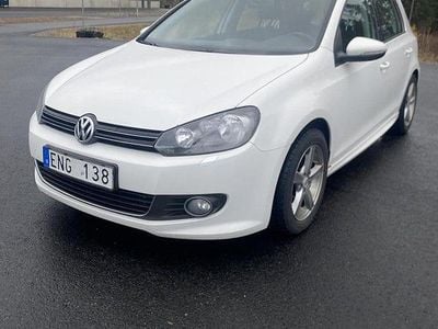 Begagnad VW Golf VII 105 HK (77 kW) 2012 Vit Halvkombi