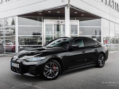 Svart Begagnad 2023 BMW i4 M Sport Sedan | 539 000 kr (Marknadspris)