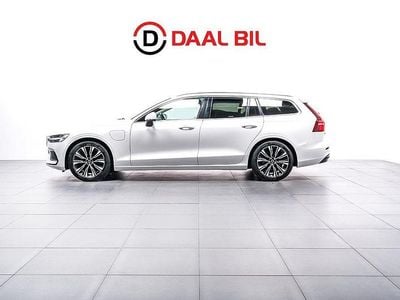 Begagnad Volvo V60 Core 398 HK (292 kW) 2021 Vit Kombi