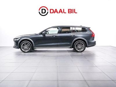 Grå Begagnad 2019 Volvo V60 CC Pro Kombi | 254 700 kr (Lite dyr)
