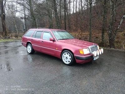 Almandin röd Begagnad 1992 Mercedes 300 Kombi | 79 000 kr