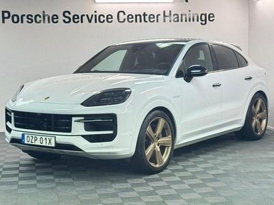 Vit Begagnad 2025 Porsche Cayenne E-Hybrid Coupe Sportkupé | 1 295 000 kr