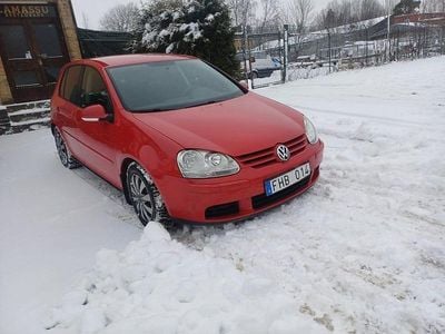 Begagnad VW Golf V Sportline 140 HK (102 kW) 2007 Röd