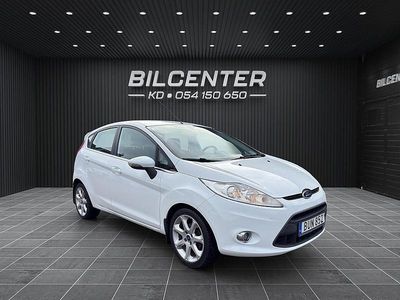 Begagnad Ford Fiesta Titanium 71 HK (52 kW) 2011 Vit Halvkombi