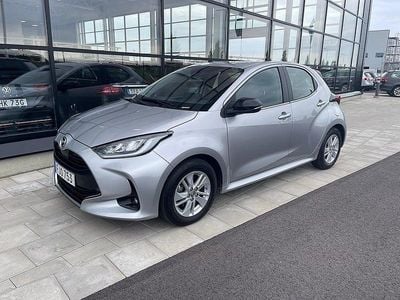 Grå Begagnad 2022 Mazda 2 Comfort Halvkombi | 219 900 kr (Marknadspris)