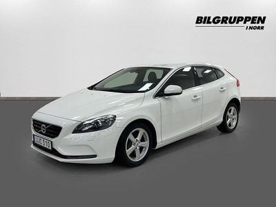 Vit Begagnad 2016 Volvo V40 Momentum Halvkombi | 179 900 kr (Marknadspris)