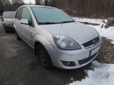 Begagnad Ford Fiesta 80 HK (58 kW) 2007 Grå Halvkombi