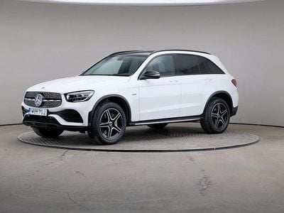 Vit Begagnad 2021 Mercedes GLC300e AMG line SUV | 439 000 kr (Marknadspris)