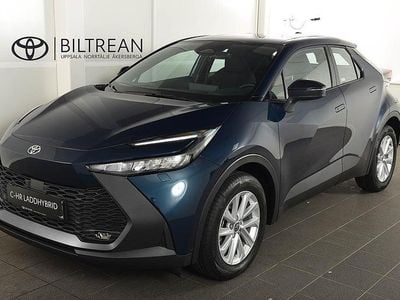 Blå Ny 2025 Toyota C-HR SUV | 399 900 kr (Marknadspris)