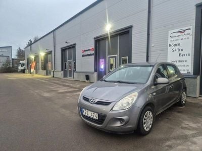Mörkgrå Begagnad 2012 Hyundai i20 Select Halvkombi | 32 900 kr (Bra pris)
