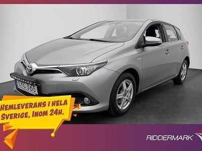 Ljusgrå Begagnad 2016 Toyota Auris Hybrid Active Halvkombi | 174 800 kr (Marknadspris)