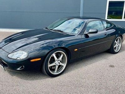 Svart Begagnad 2000 Jaguar XK R Sportkupé | 179 000 kr