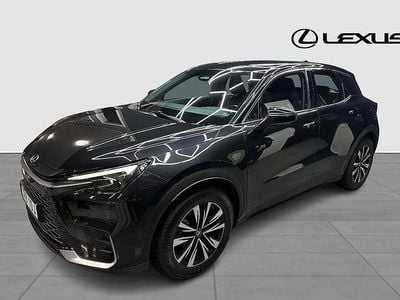Svart Begagnad 2024 Lexus LBX SUV | 359 900 kr (Marknadspris)