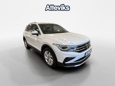 Vit Begagnad 2023 VW Tiguan Elegance SUV | 339 000 kr (Marknadspris)