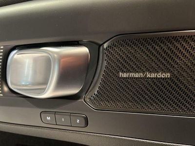 Begagnad Volvo EX40 Plus 185 kW (252 HK) 2025 Blå SUV