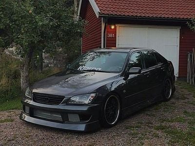 Begagnad Lexus IS200 155 HK (114 kW) 2000