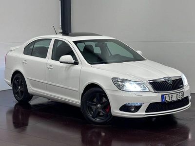 Begagnad Skoda Octavia RS 200 HK (147 kW) 2011 Vit Halvkombi