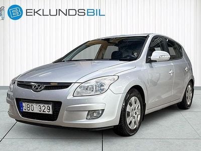Begagnad Hyundai i30 90 HK (66 kW) 2008 Silver Halvkombi