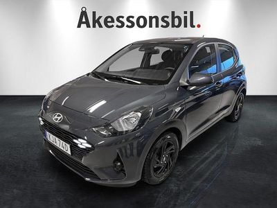 Grå Begagnad 2024 Hyundai i10 Essential Halvkombi | 174 900 kr (Lite dyr)