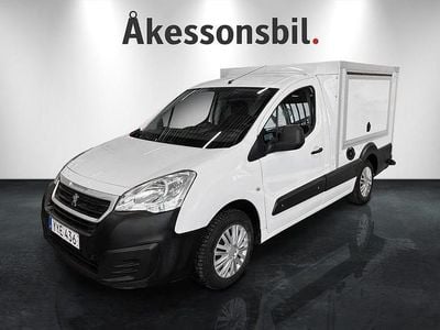Vit Begagnad 2017 Peugeot Partner Minibuss | 159 900 kr