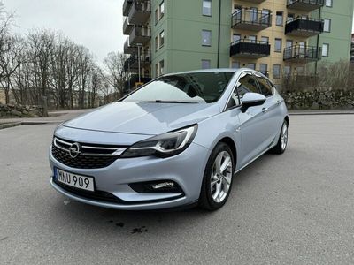 begagnad Opel Astra 1.6 CDTI Euro 6 P-sensorer Dragkrok Led SvartTak