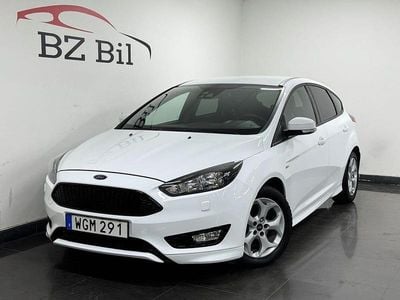 Vit Begagnad 2016 Ford Focus ST-Line Halvkombi | 139 900 kr (Marknadspris)