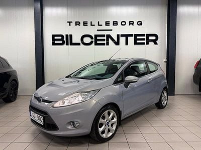 Grå Begagnad 2010 Ford Fiesta Titanium Halvkombi | 59 900 kr (Lite dyr)