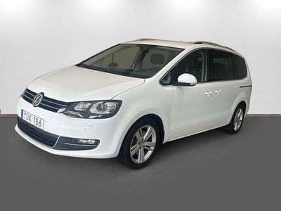 Vit Begagnad 2017 VW Sharan Minibuss | 229 000 kr (Lite dyr)