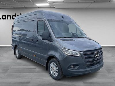 Mörkgrå (tenoritgrå metallic) Ny 2025 Mercedes Sprinter Van | 762 500 kr