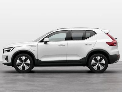 Vit Begagnad 2023 Volvo XC40 Core SUV | 289 500 kr (Lite dyr)