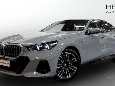 Grå Begagnad 2025 BMW 530 Comfort Edition Sedan | 628 700 kr